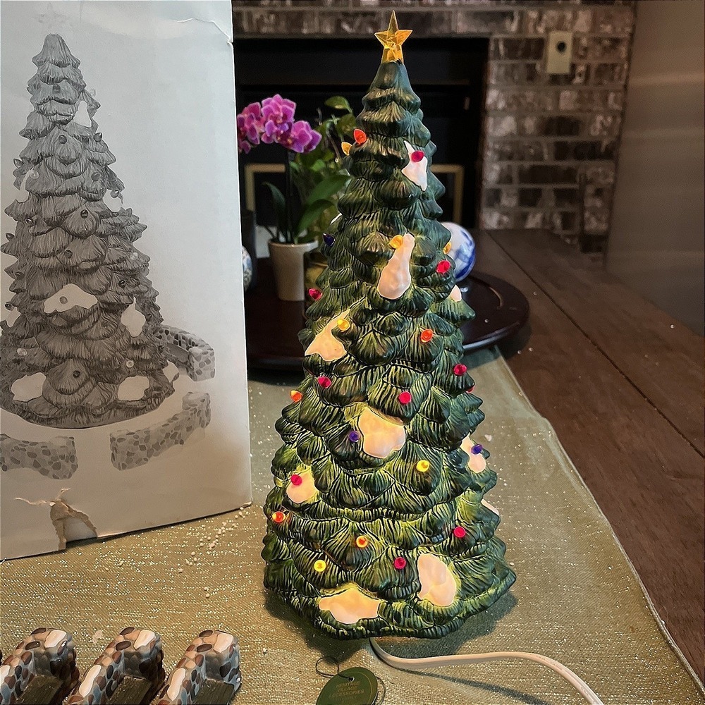 Retired 1999 Department 56 Christmas in the City Collection "Town Tree" 55694 - Picture 7 of 9